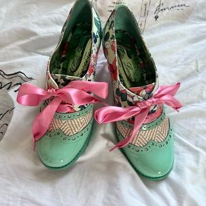 Poetic License Vintage Colorful Quirky Floral Bright Mint and Pink Heels